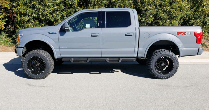 2019 FORD F150 CREW CAB #9635 6″ Offroad Leveling System w/ Shocks, Hostile Stryker 20x12 Rims, 35″ Toyo Open Country M/T, Westin HDW Nerf Bars w/ Drop Down Steps, Speedometer Calibrator.